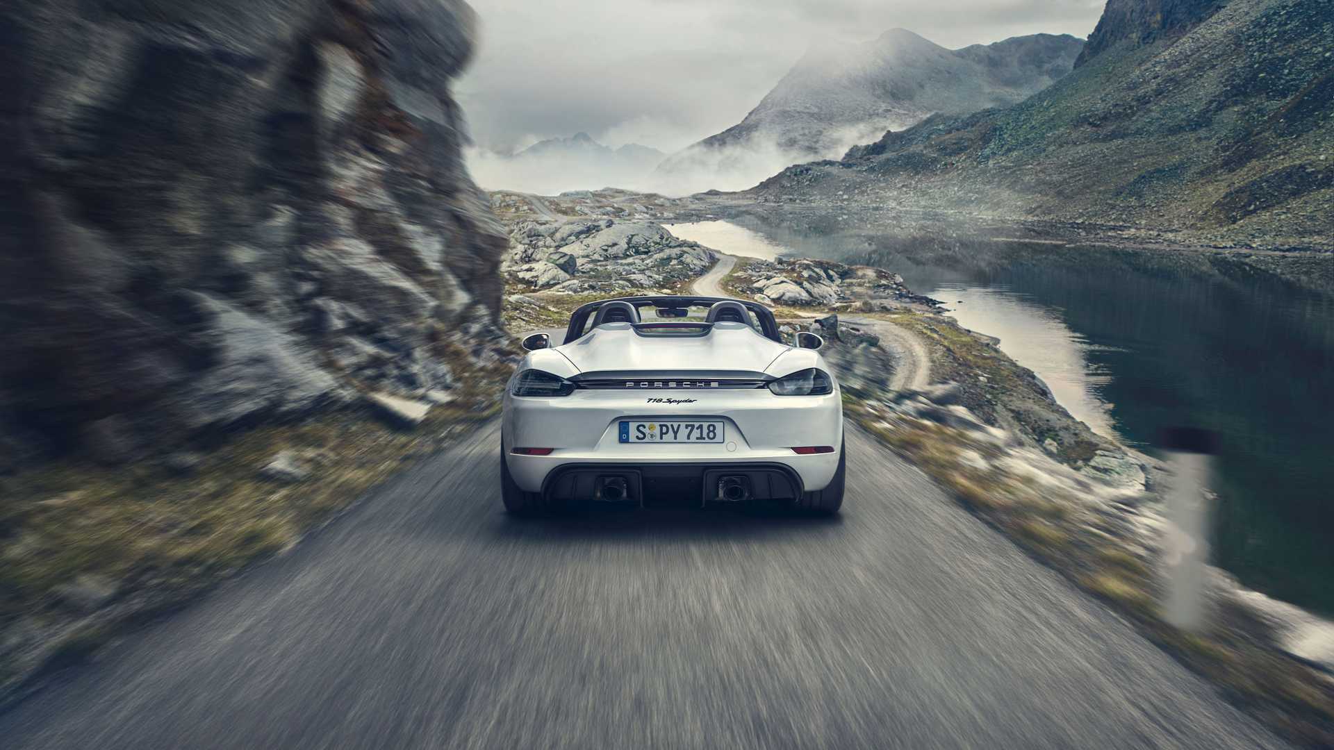 porsche-718-cayman-gt4 Porsche 718 Cayman GT4 e 718 Spyder: due anime per un sei cilindri aspirato
