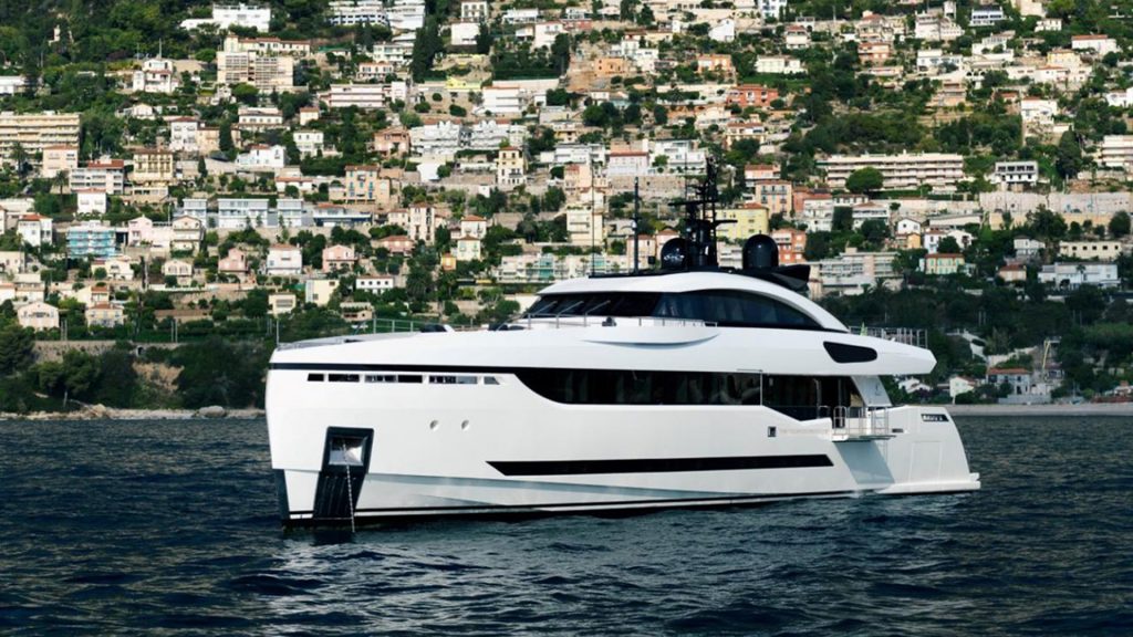 columbus-yacht-40m-sport-hybrid