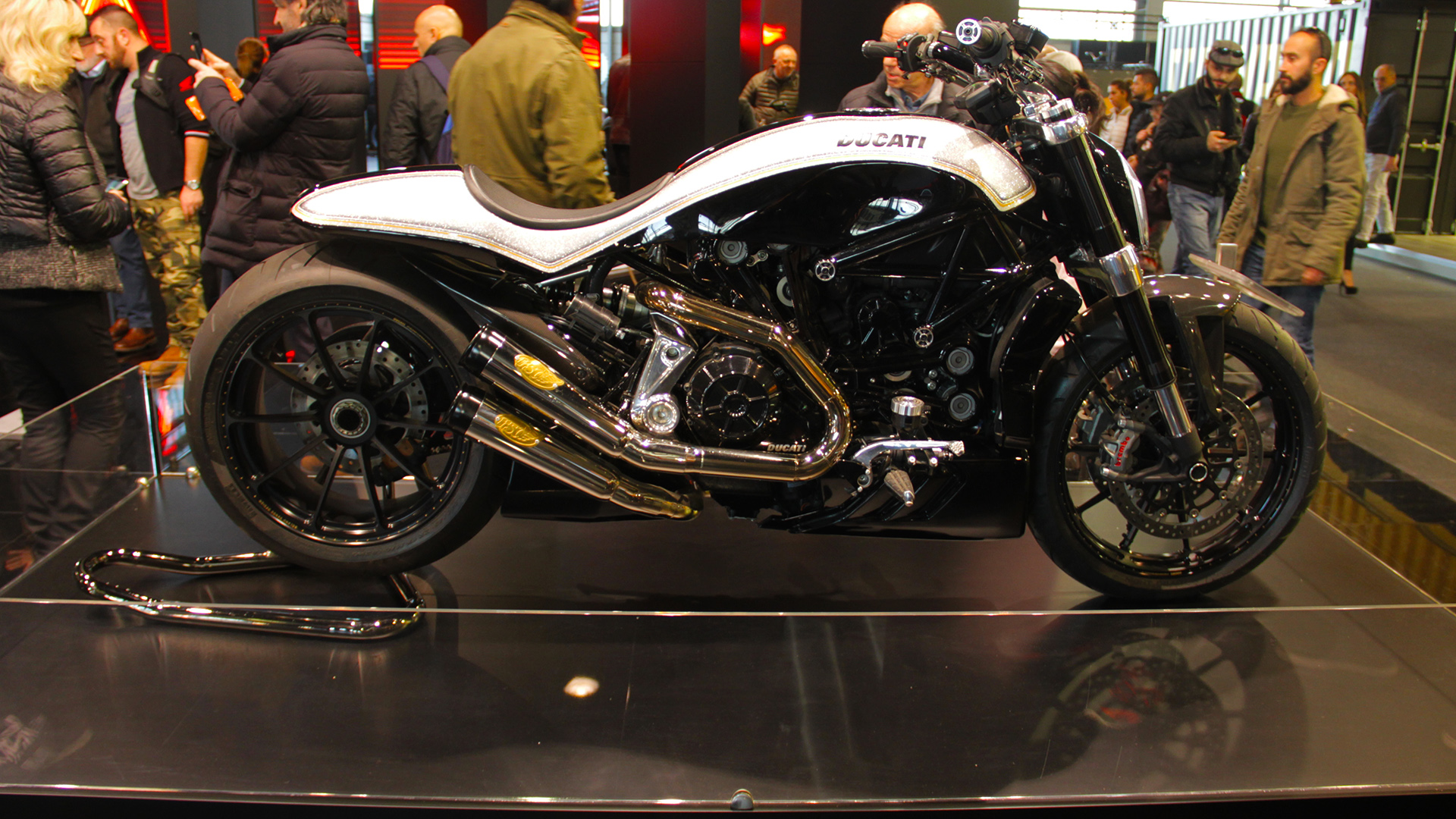 ducati-xdiavel-by-roland-sands
