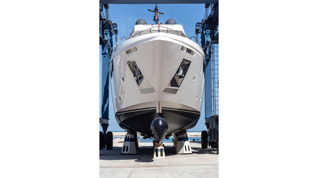 ferretti-yacht-custom-line-navetta-33