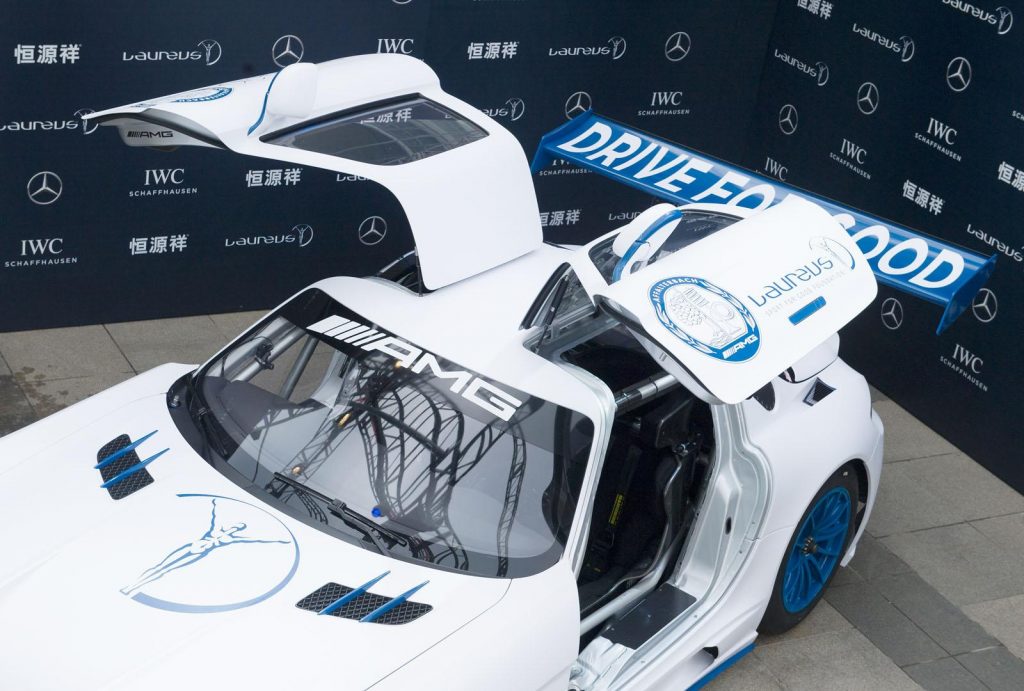 mercedes-sls-amg-gt3-laureus-special-edition-12