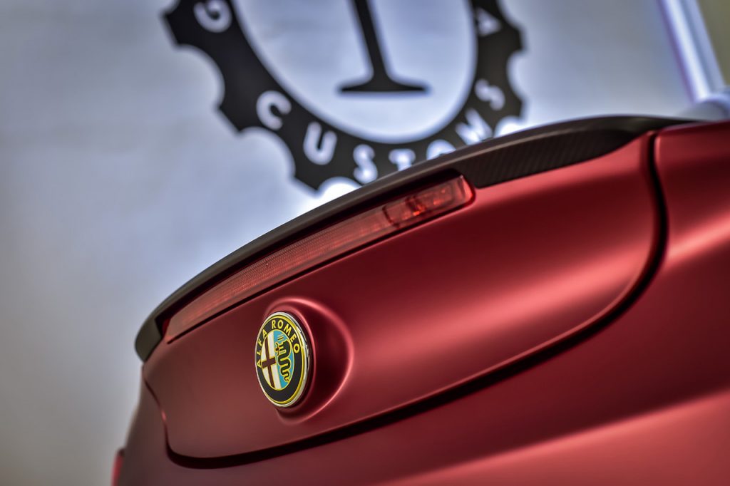 alfa-romeo-4c-la-furiosa-garage-italia-customs-dubai-motor-show-2015