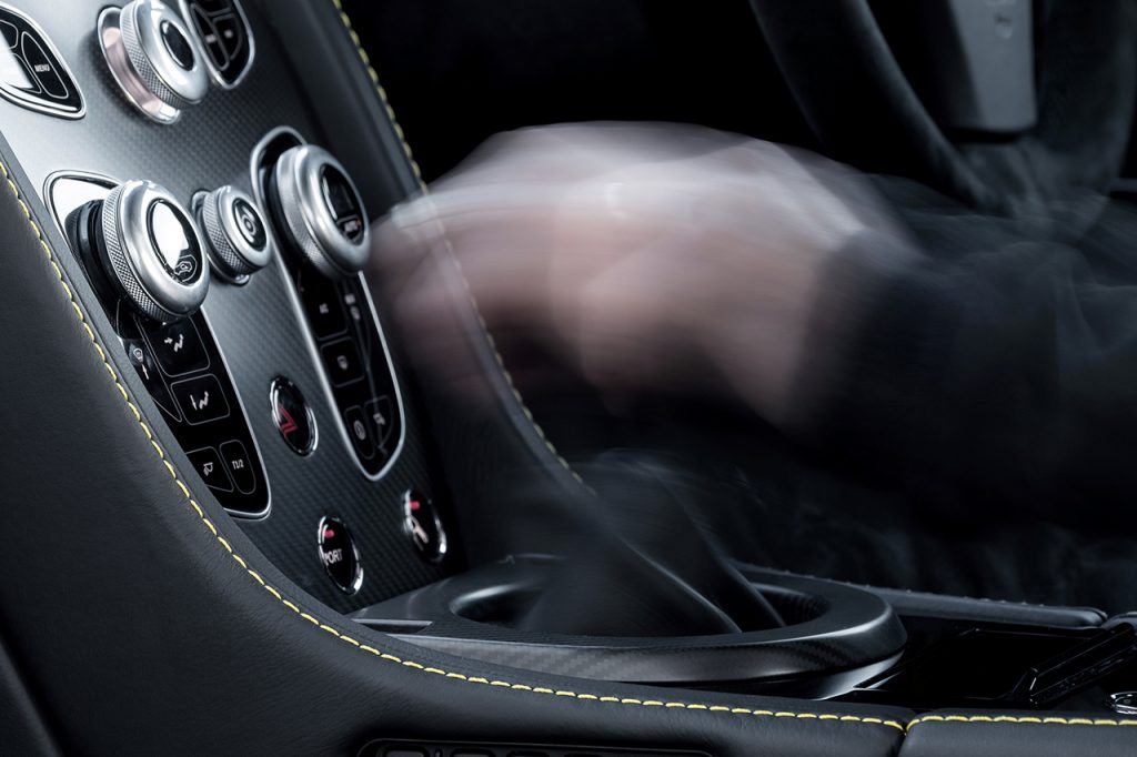 aston-martin-v12-vantage-s-2017