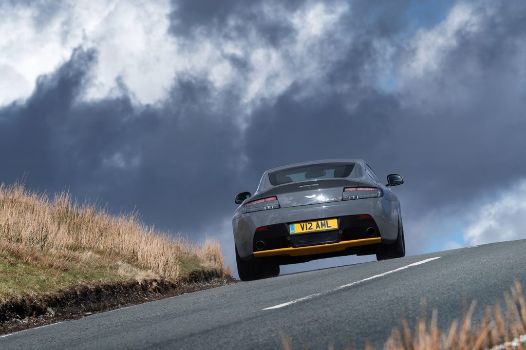 aston-martin-v12-vantage-s-2017