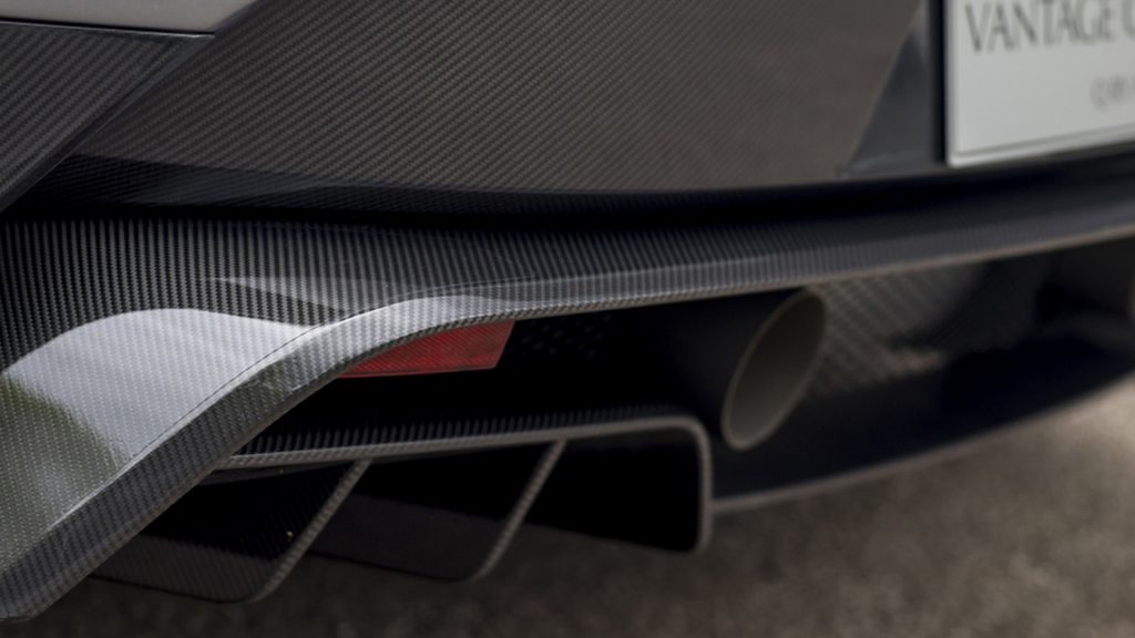 aston-martin-vantage-gt12-roadster
