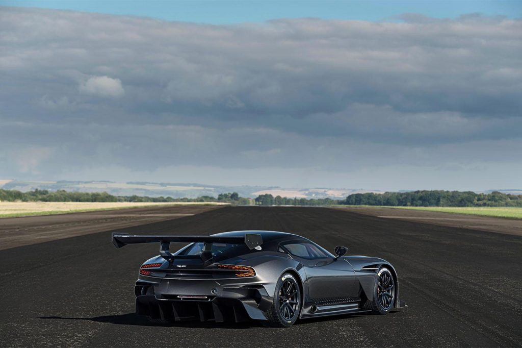 aston-martin-vulcan-avro-vulcan-4