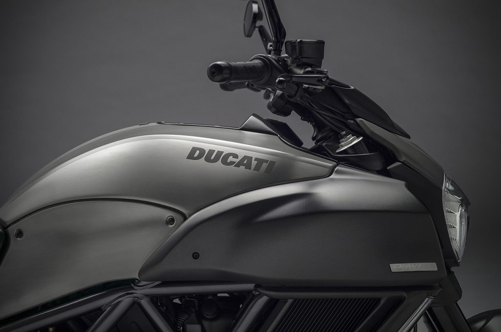 ducati-diavel-titanium-2