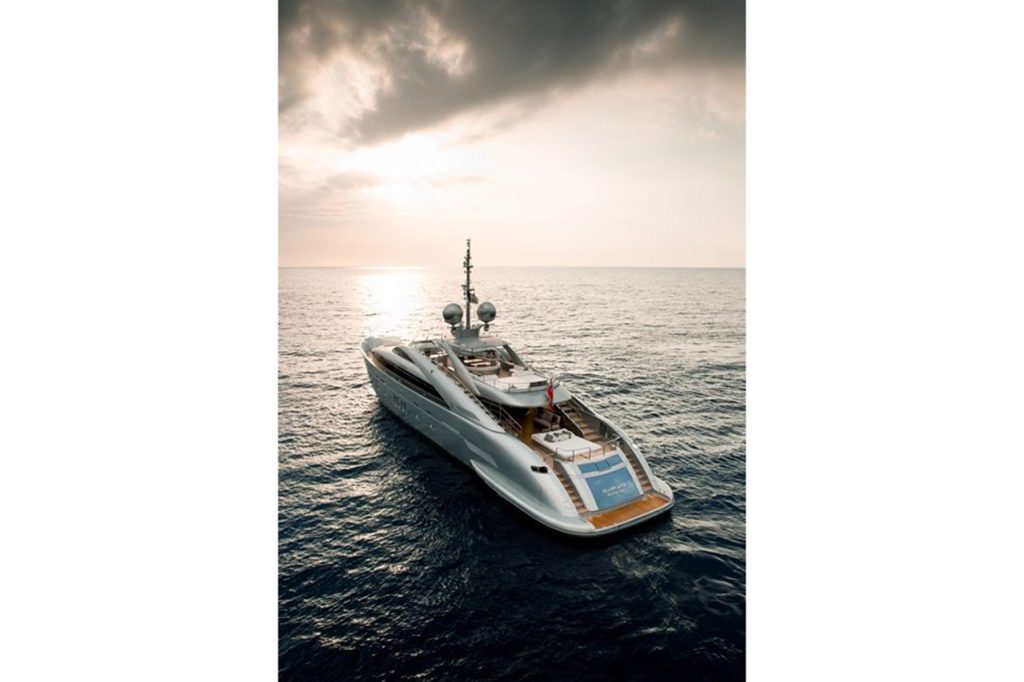 isa-yachts-silver-wind-14