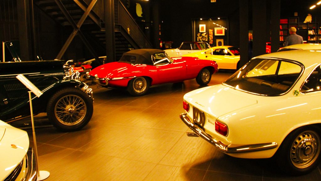 classic-car-auction-yearbook-2015-2016-credit-suisse