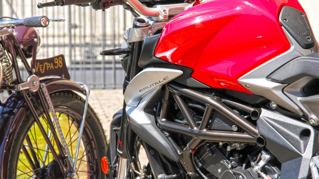museo-agusta-cascina-costa-mv-agusta-brutale-800