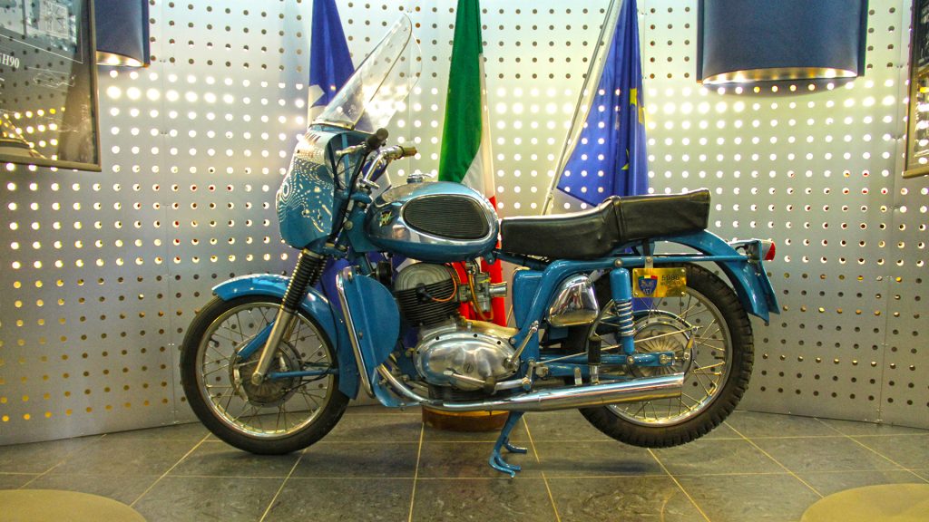 museo-agusta-cascina-costa-mv-agusta-brutale-800