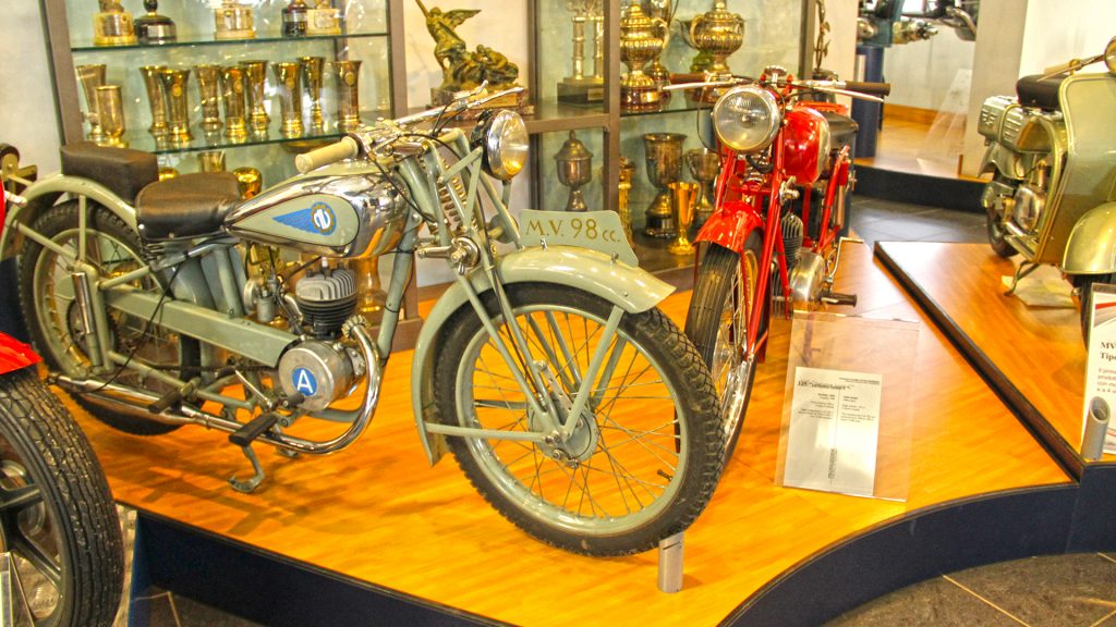 museo-agusta-cascina-costa-mv-agusta-brutale-800