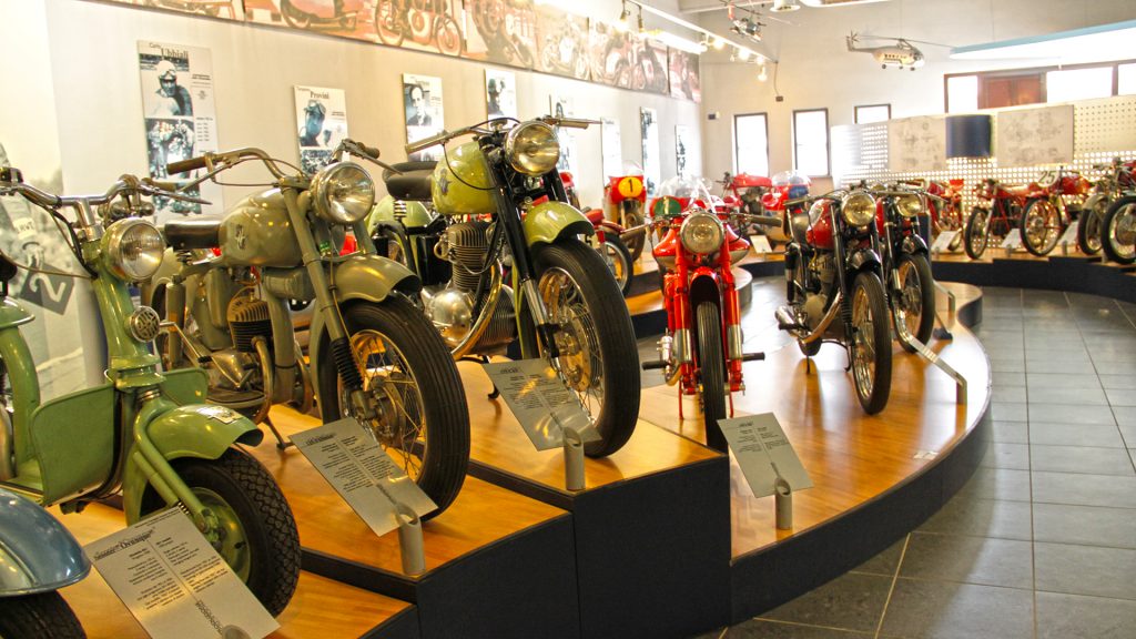 museo-agusta-cascina-costa-mv-agusta-brutale-800