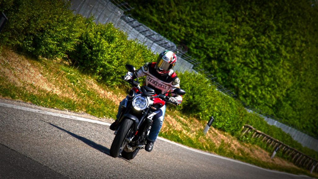 mv-agusta-brutale-800-prova-test-105