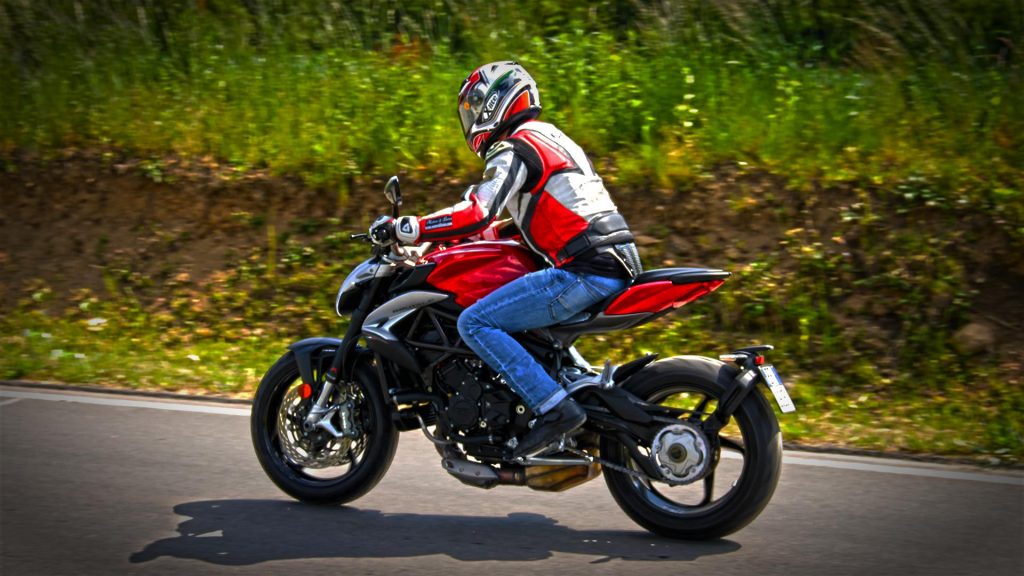 mv-agusta-brutale-800-prova-test-109