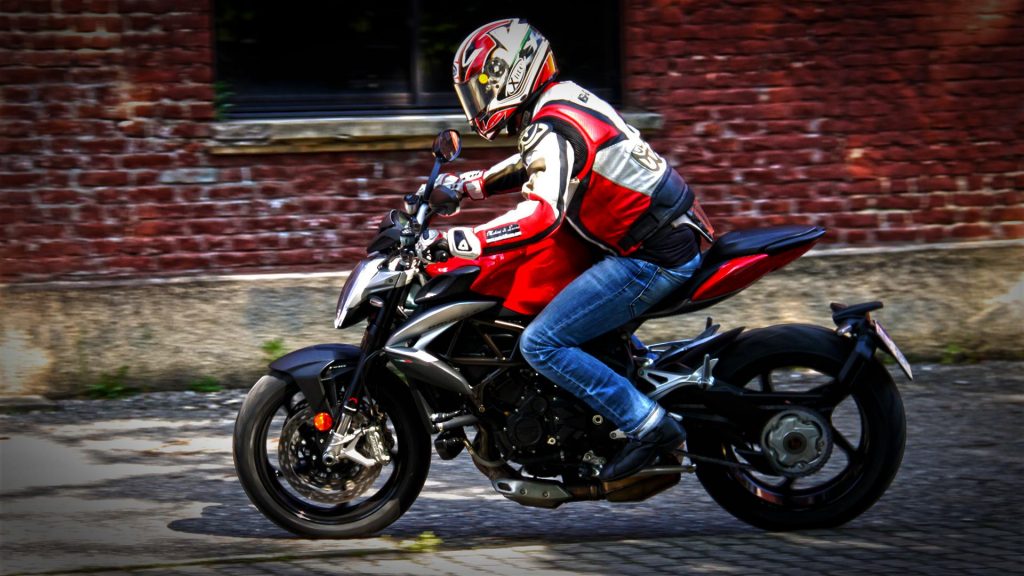mv-agusta-brutale-800-prova-test-17