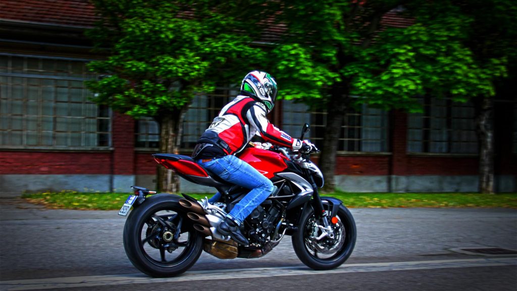 mv-agusta-brutale-800-prova-test-18