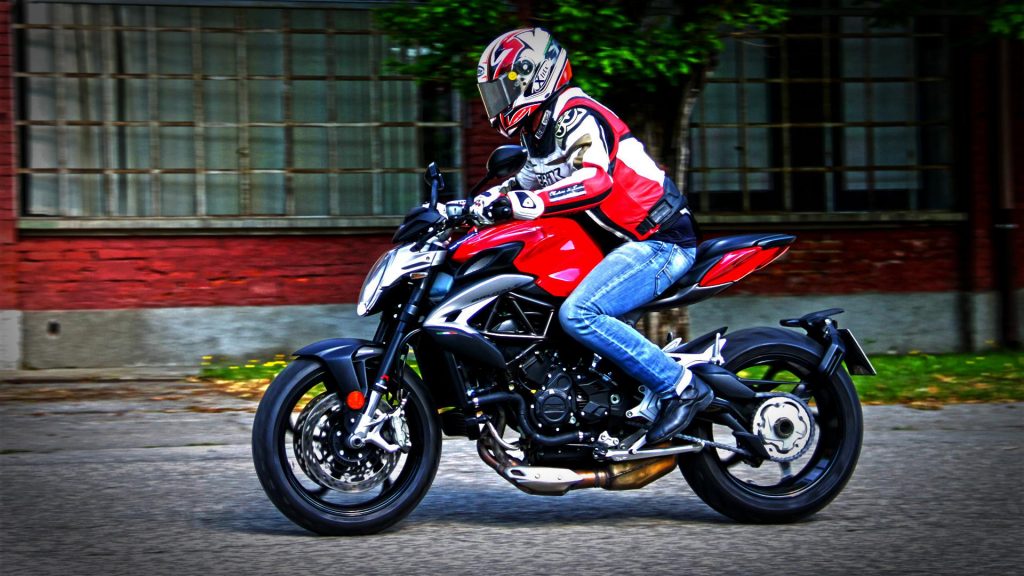 mv-agusta-brutale-800-prova-test-19