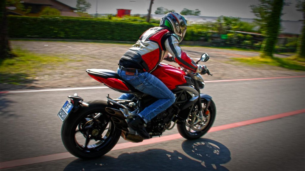 mv-agusta-brutale-800-prova-test-2