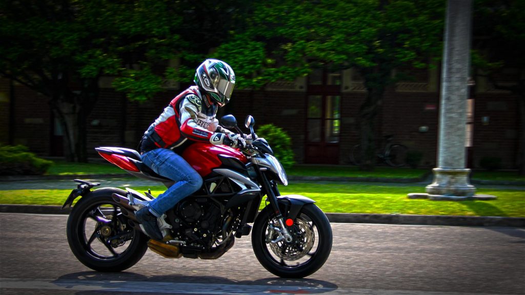 mv-agusta-brutale-800-prova-test-23