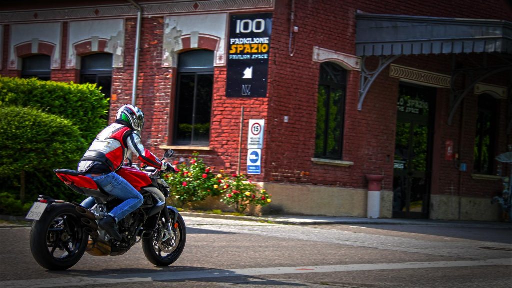 mv-agusta-brutale-800-prova-test-24