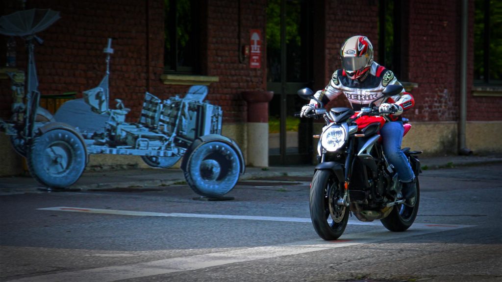 mv-agusta-brutale-800-prova-test-25