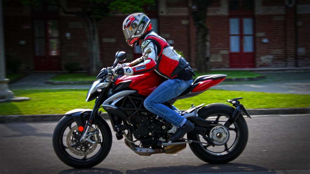 mv-agusta-brutale-800-prova-test-26