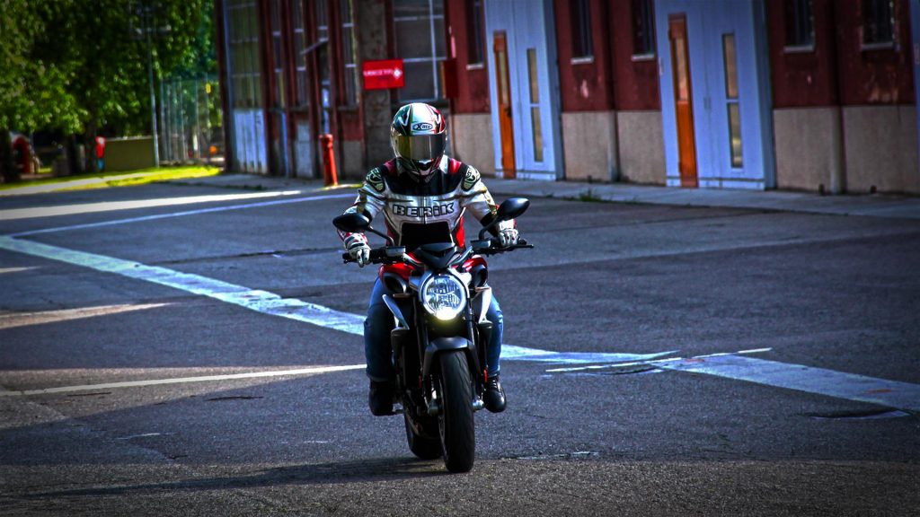 mv-agusta-brutale-800-prova-test-27