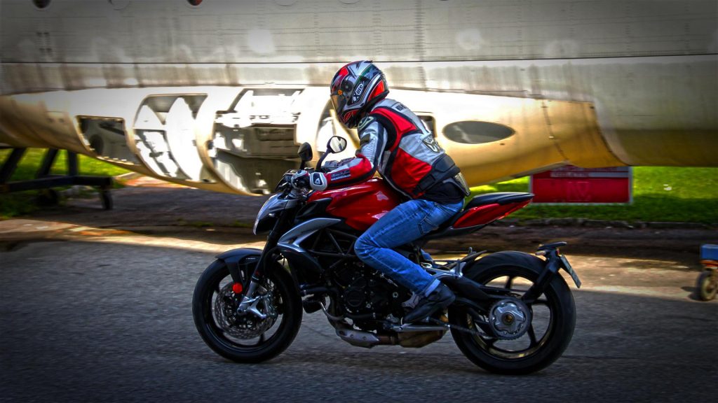 mv-agusta-brutale-800-prova-test-28