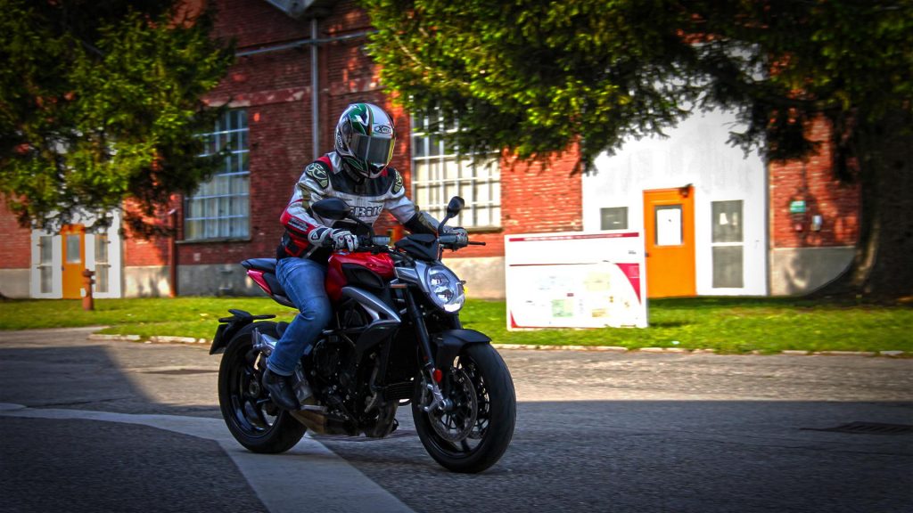 mv-agusta-brutale-800-prova-test-30