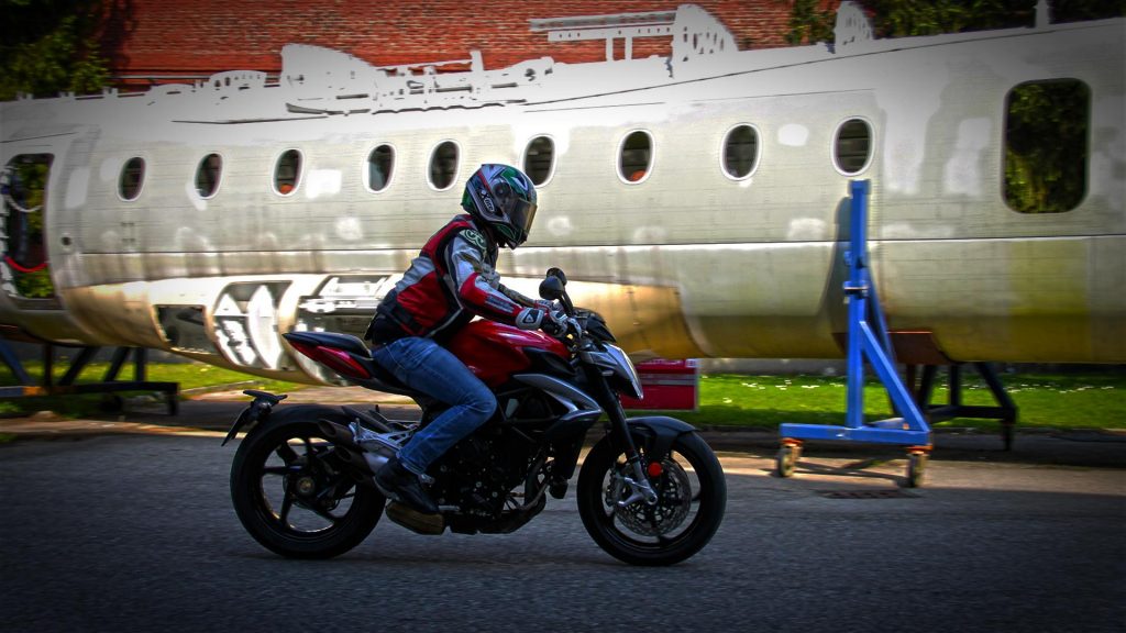 mv-agusta-brutale-800-prova-test-31