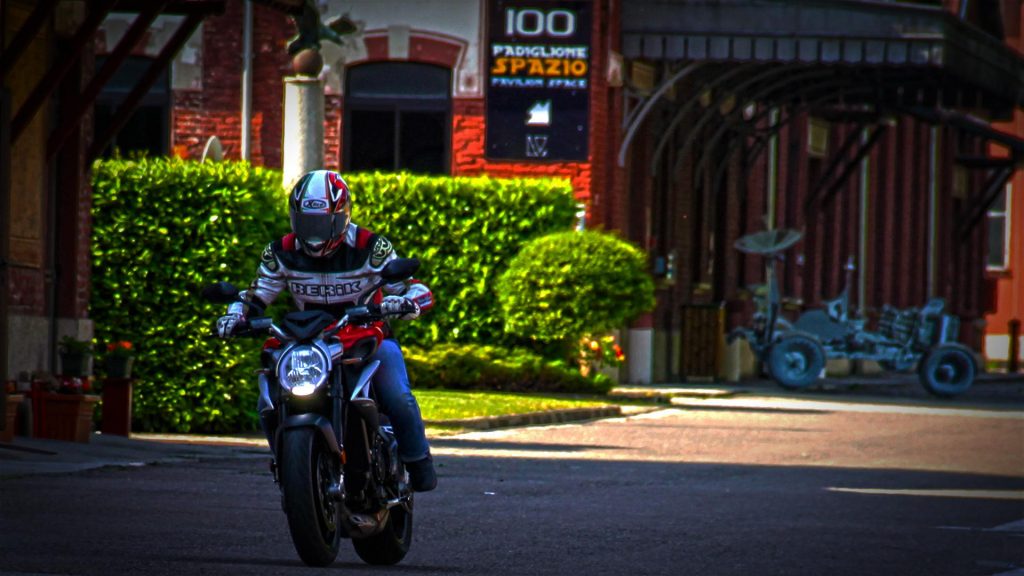 mv-agusta-brutale-800-prova-test-33