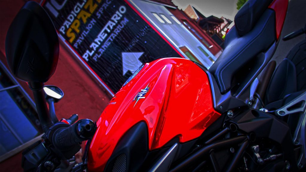 mv-agusta-brutale-800-prova-test-38