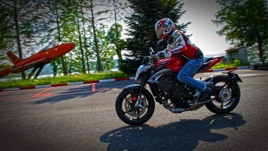 mv-agusta-brutale-800-prova-test-4