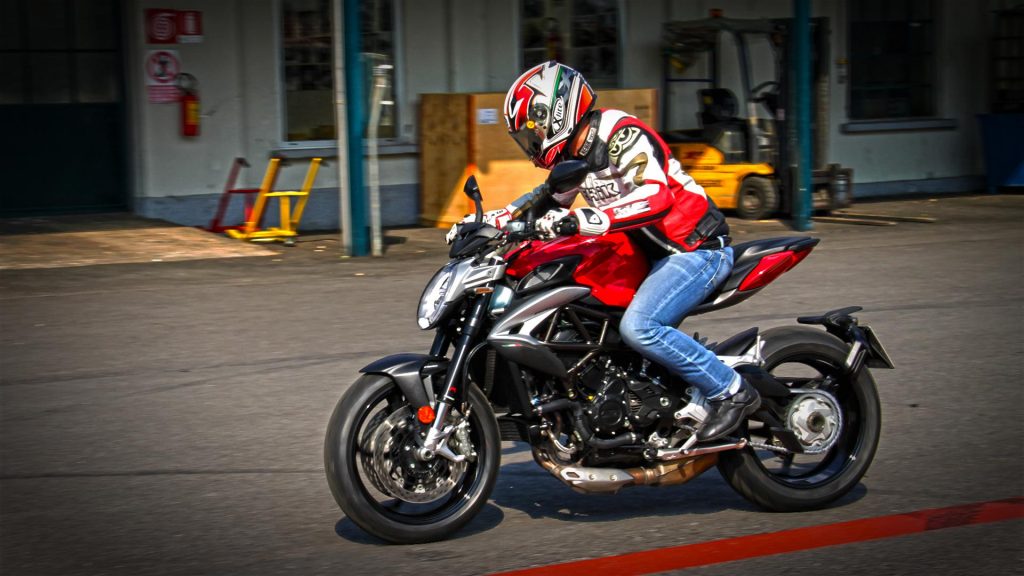mv-agusta-brutale-800-prova-test-5