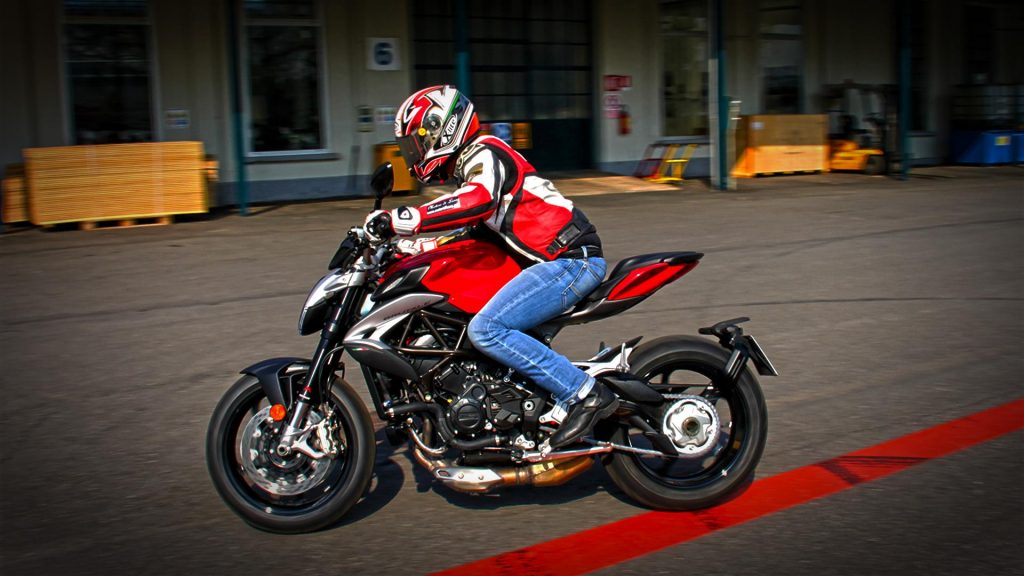 mv-agusta-brutale-800-prova-test-6