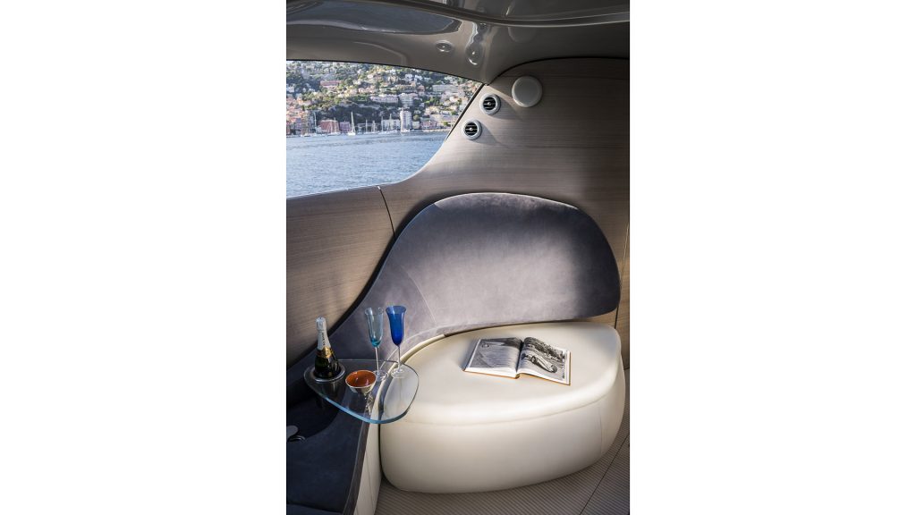silver-arrows-marine-arrow460-granturismo-mercedes-benz