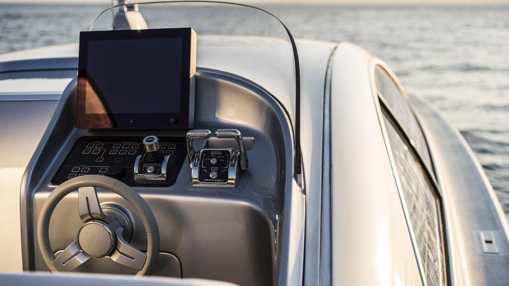 silver-arrows-marine-arrow460-granturismo-mercedes-benz