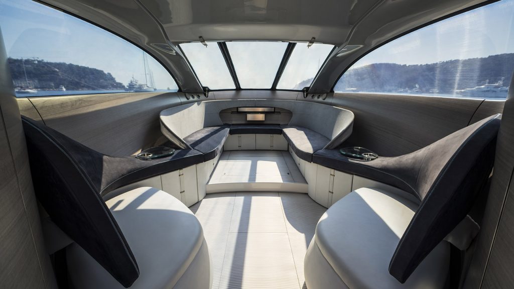 silver-arrows-marine-arrow460-granturismo-mercedes-benz