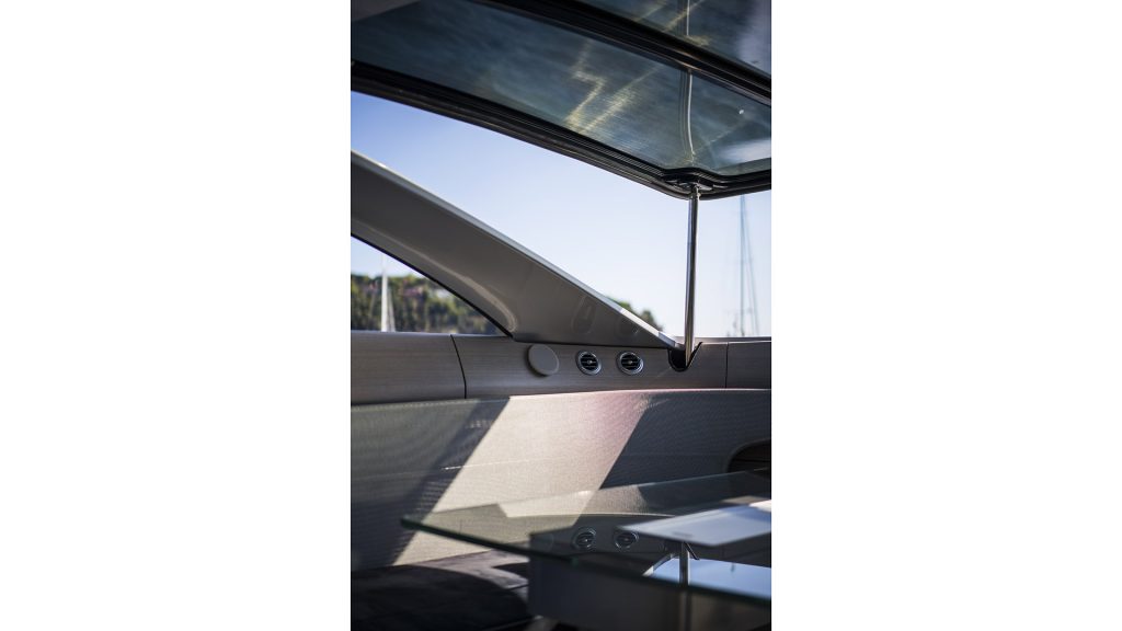 silver-arrows-marine-arrow460-granturismo-mercedes-benz