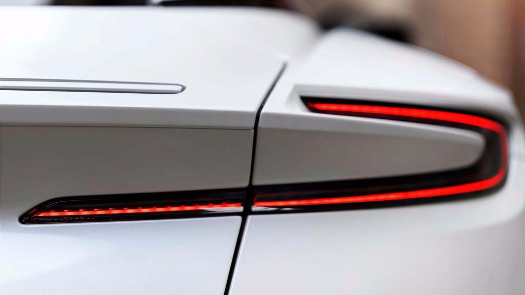aston-martin-db11-v8-biturbo