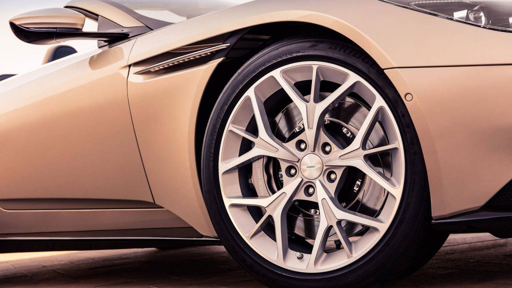 aston-martin-db11-volante
