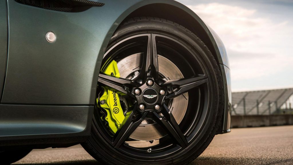 aston-martin-vantage-amr