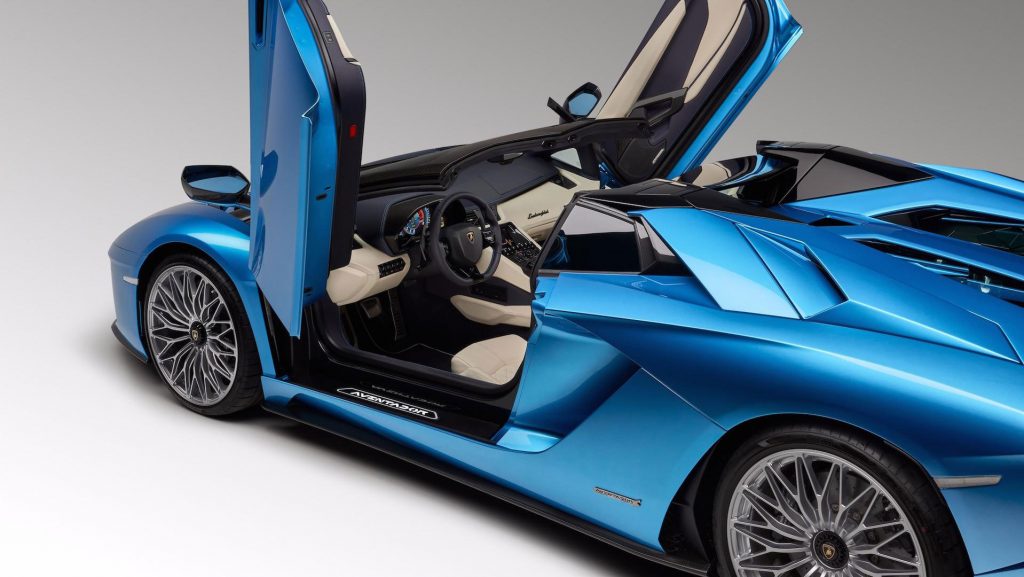 lamborghini-aventador-s-roadster