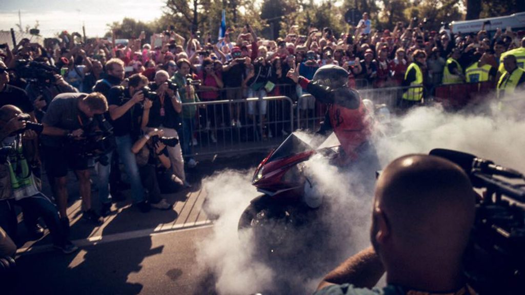 mv-agusta-f4-rc-lh44-lewis-hamilton