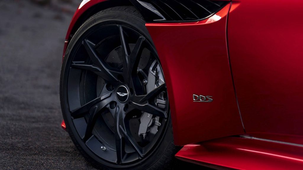 aston-martin-dbs-superleggera