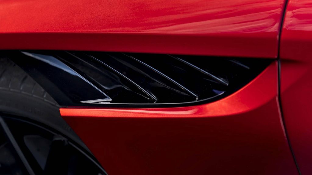 aston-martin-dbs-superleggera