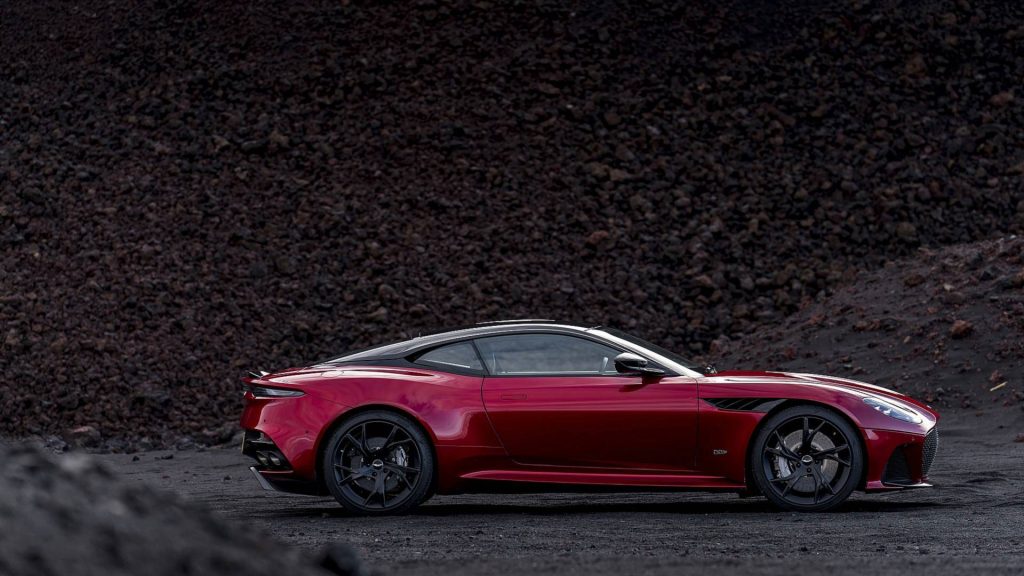 aston-martin-dbs-superleggera