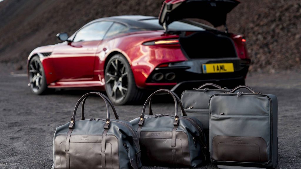 aston-martin-dbs-superleggera