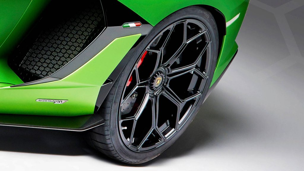 lamborghini-aventador-svj